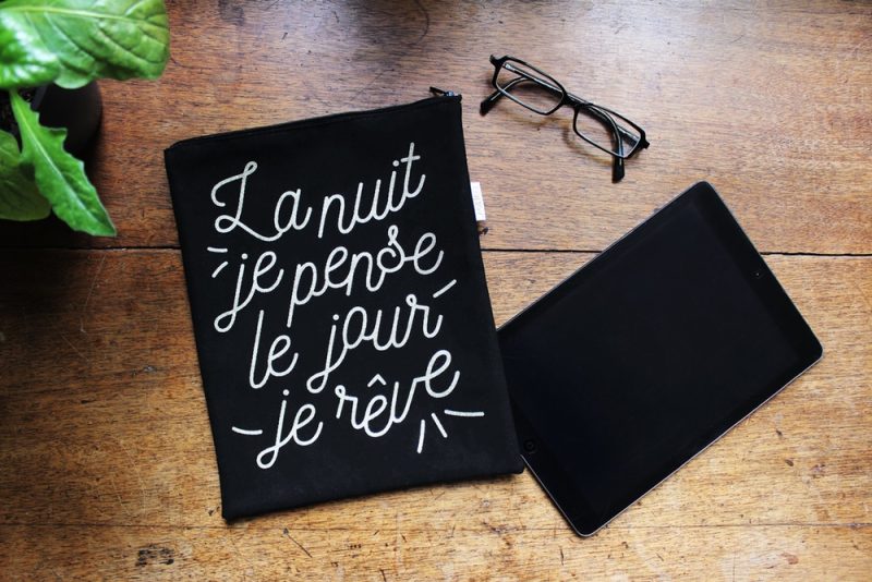 Pochette pour tablette La nuit je pense – Image 4