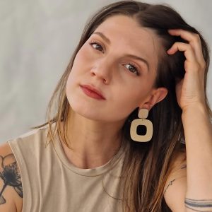 Boucles d'oreilles Adèle - Beige – Image 2